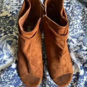 Chestnut open toed heels